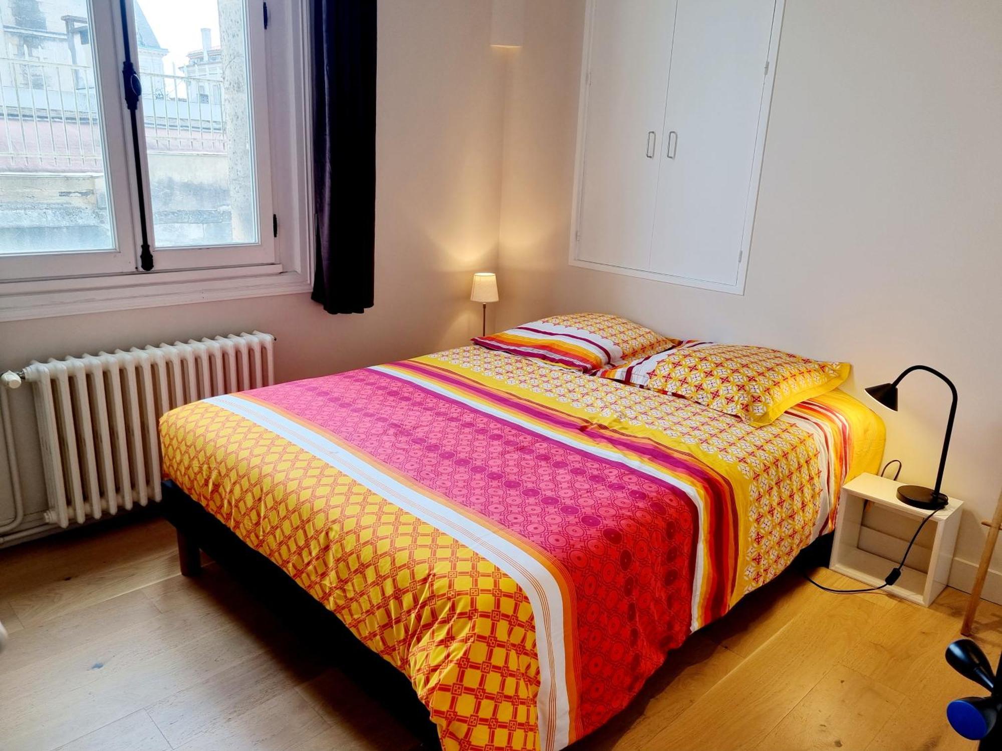 Face A L'hotel De Grand Et Lumineux Apartment Angouleme